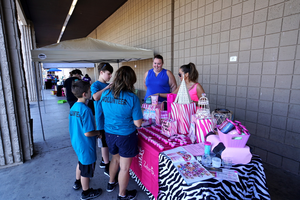 Charity-WordPress-theme_Pawsitive_Car_Show_2016_W51